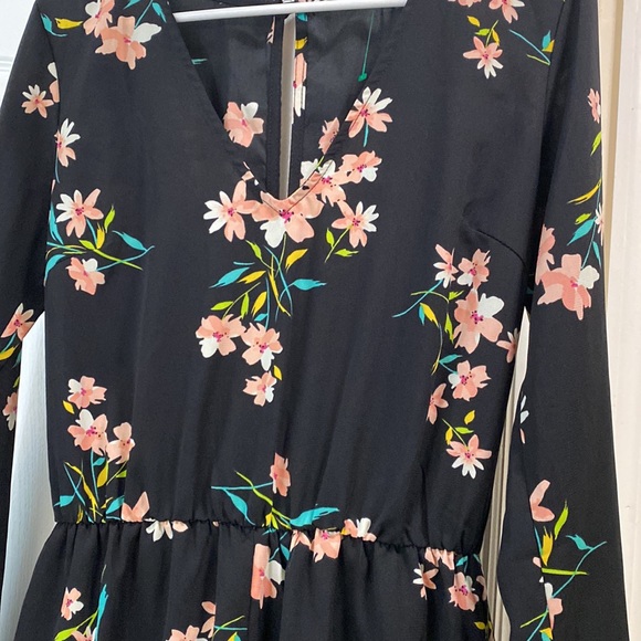 Pins And Needles
Women's Silky Ruffle-Short Romper Small - Picture 6 of 9